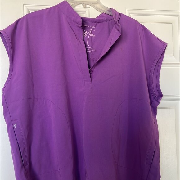 MIM Millennials in Medicine Angie women’s scrub top sleeveless size XL purple - Picture 1 of 3